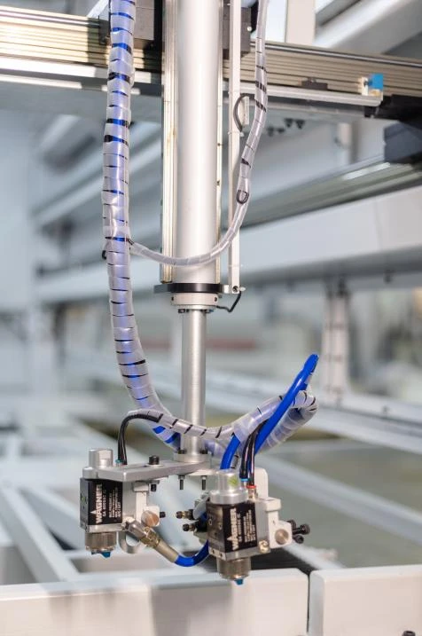 Automatic intelligent spray painting machine