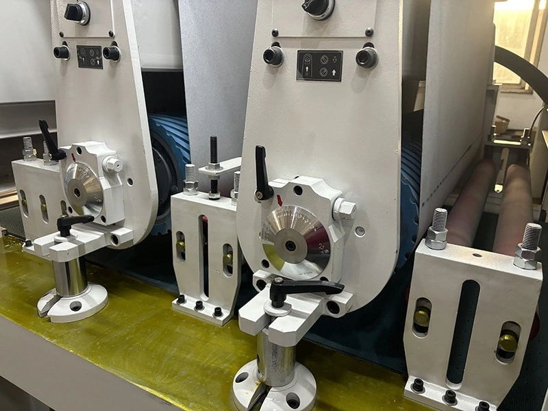 How to Address the Sanding Issues of Wood Veneer Below 3mm,The veneer wide belt sander is the best choice